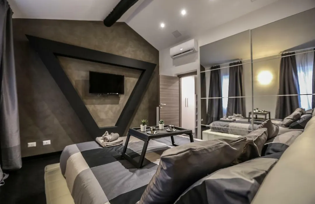 Stylish Apartment Near Duomo-1