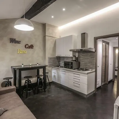 Stylish Apartment Near Duomo-2