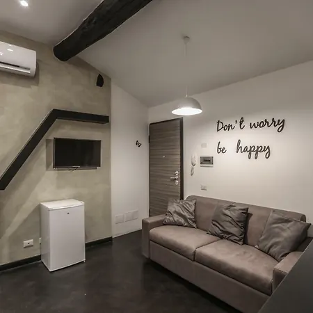 Stylish Apartment Near Duomo-3