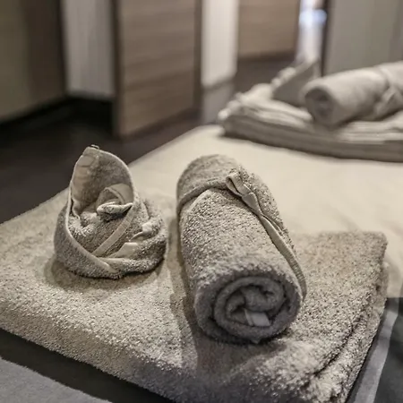 Stylish Apartment Near Duomo-2