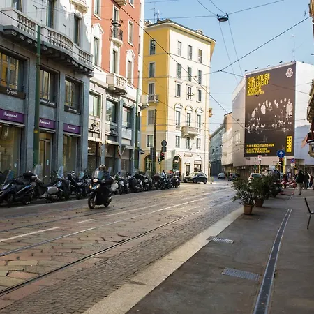 Stylish Apartment Near Duomo-3